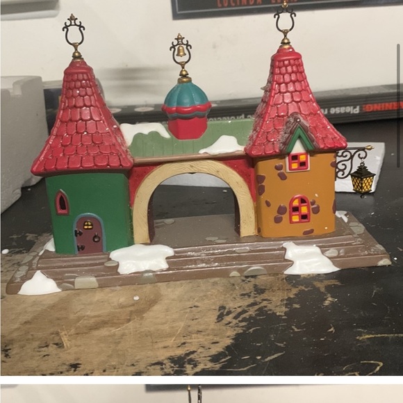 Welcome to elfland gateway by department
56. Excellent used condition. - Picture 3 of 4